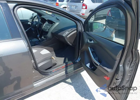 2016 Ford Focus St z USA, uszkodzony, nr VIN 1FADP3L98GL374380